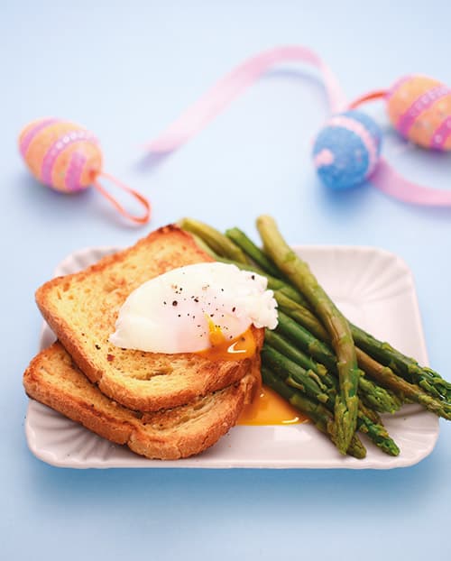 Uova in camicia con asparagi
