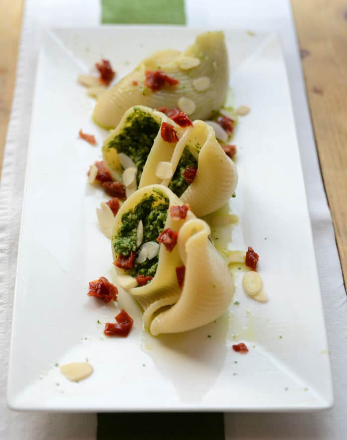 Lumaconi con pesto di rucola e mandorle