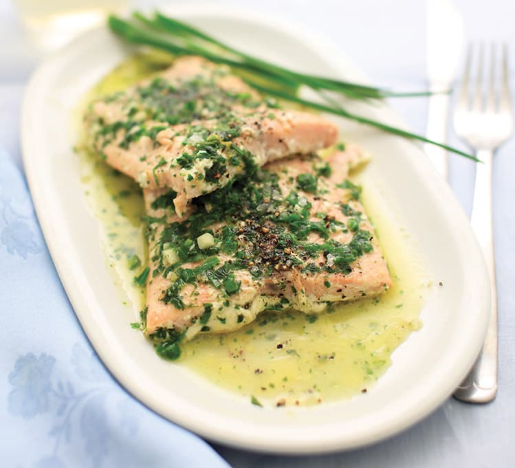 Salmone al burro ed erbe fini
