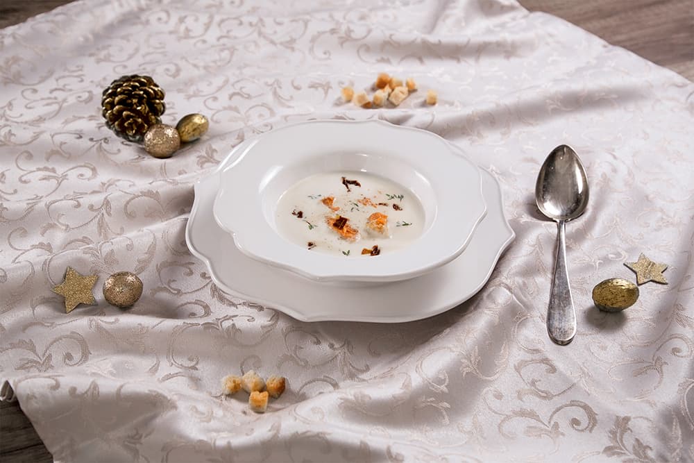 Zuppetta tiepida con salmone affumicato e acciughe