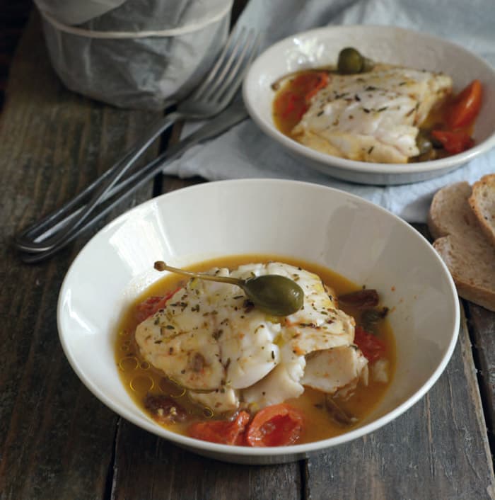 Merluzzo marinato alla birra con olive e datterini