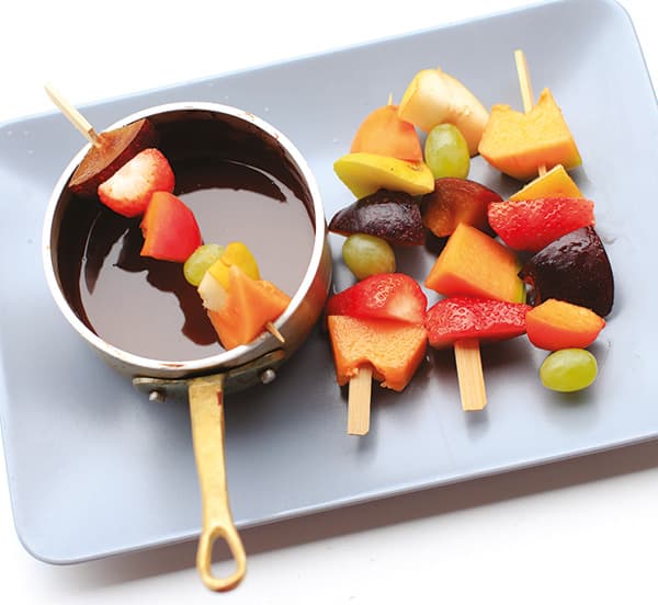 Spiedini di frutta e cioccolato