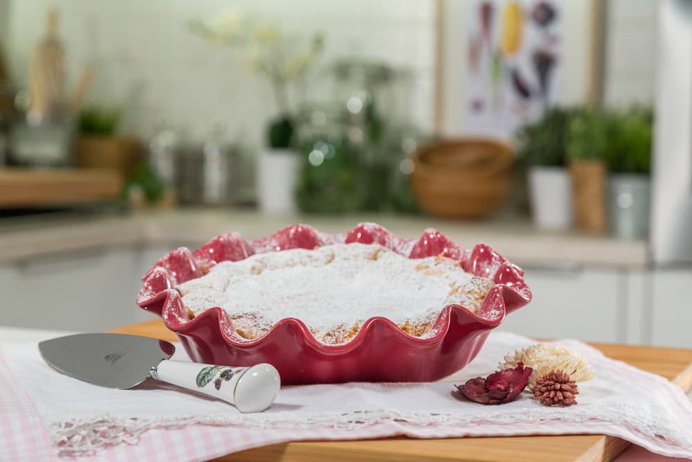 Dolce alla crema con ciliegie