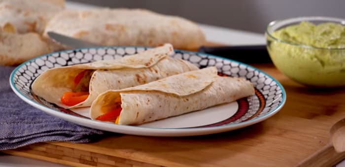 Fajitas di manzo e peperoni in salsa guacamole