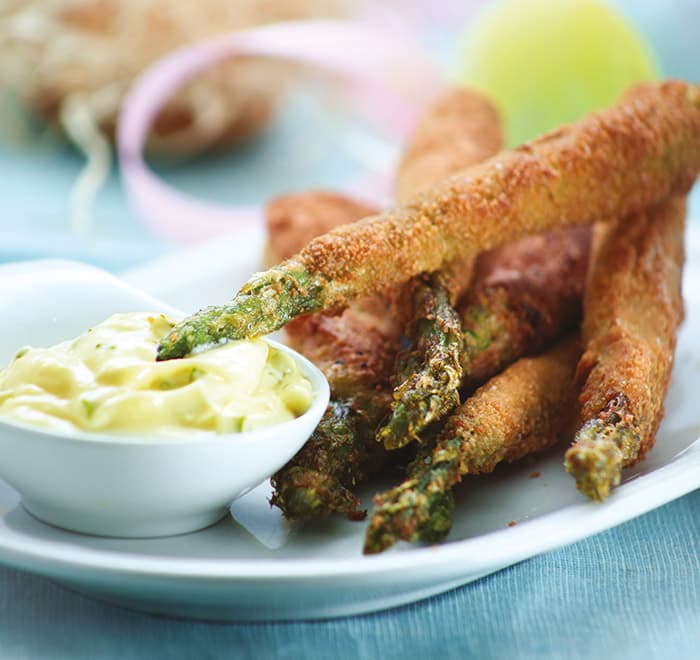 Asparagi fritti con salsa alla senape ed erba cipollina