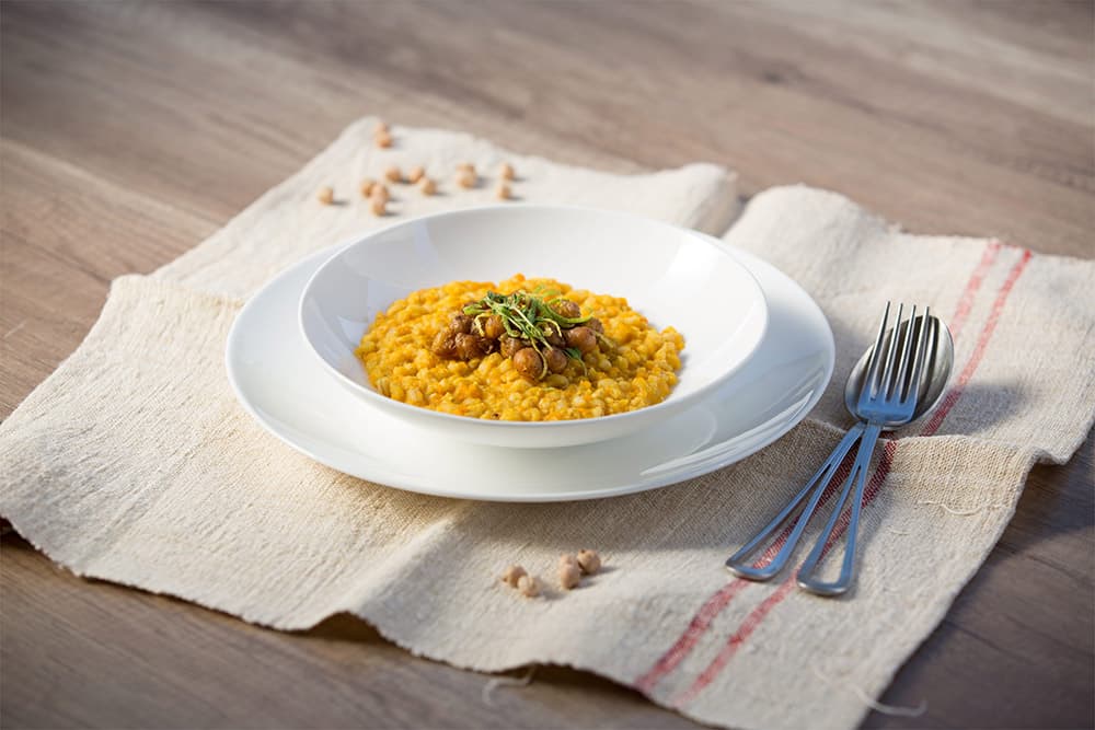 Orzotto con zucca e ceci speziati croccanti